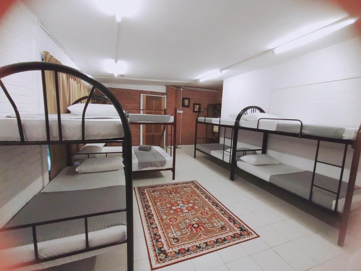 Dorm Master Hostel Padang Mat Sirat Buitenkant foto